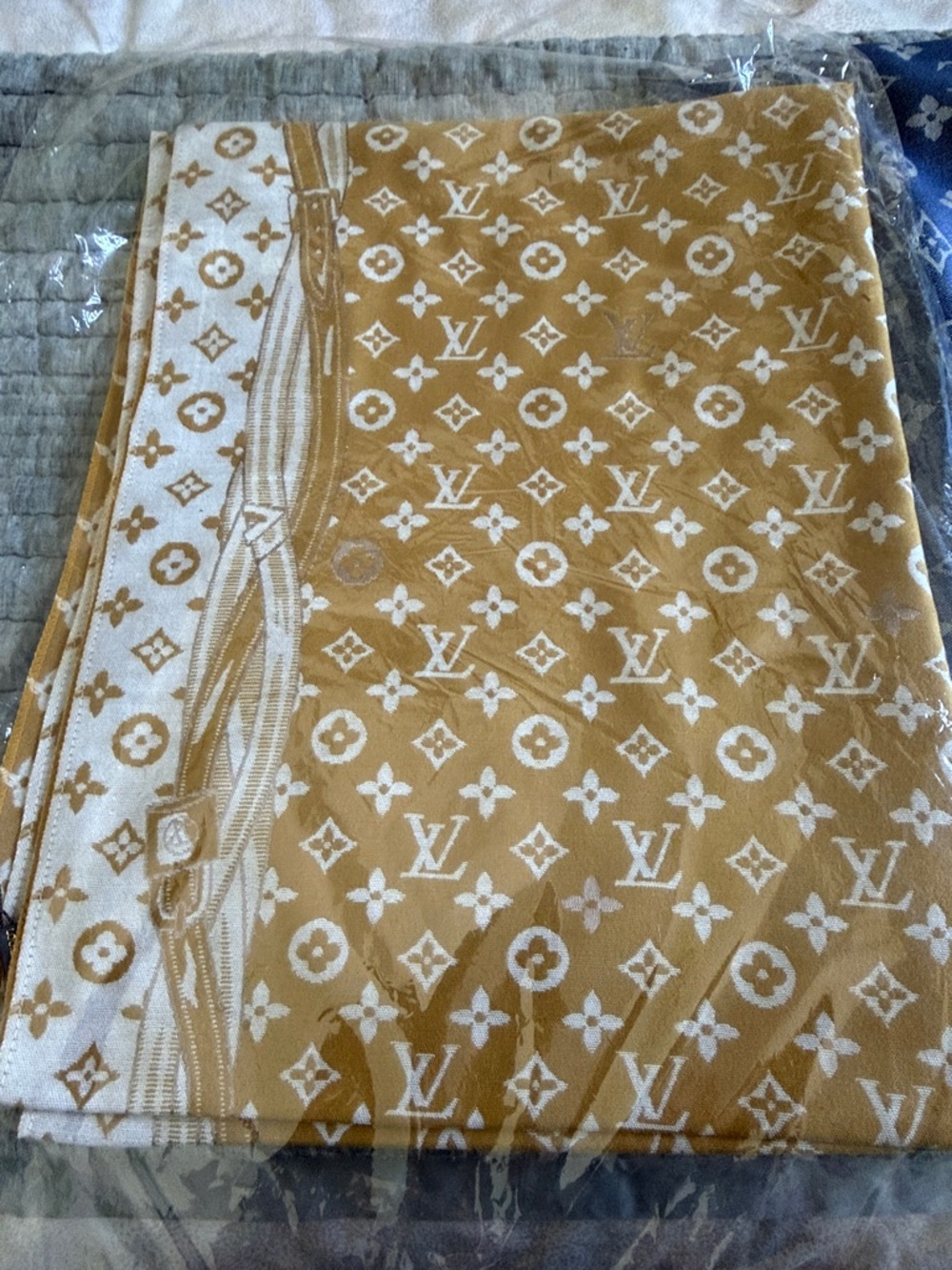 Louis Vuitton Mustard & Cream Monogram Shawl Scarf - Picture 5 of 7